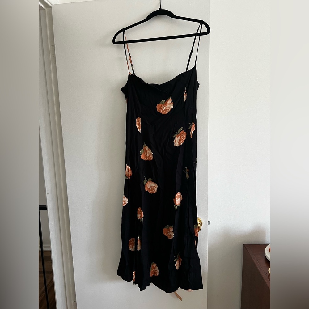 Reformation volaire dress never worn with tags, size 12 rose pattern